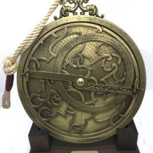 El astrolabio universal de Gemma Frisius (1508-1555) se basó en el Saphea Arzachelis y fue presentado en la ciudad de Lovaina (Bélgica) a mediados del siglo XVI y al que ya se hacía referencia en "los libros del conocimiento de la astronomía". de Alfonso X el Sabio en el siglo XIII.